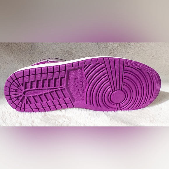 NIKE AIR JORDAN 1 MID “MAGENTA”, SIZE 8.5 - Picture 9 of 11